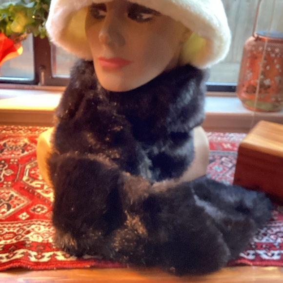 faux fur scarf Accessories - Elegant Black Faux Fur Scarf